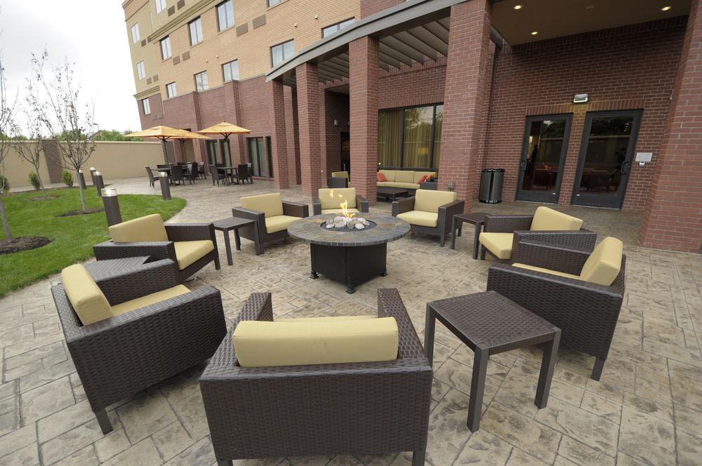 Hotel Courtyard By Marriott Lexington Keeneland/Airport Exterior foto