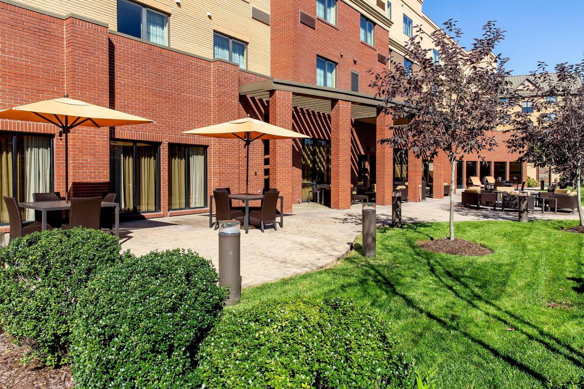 Hotel Courtyard By Marriott Lexington Keeneland/Airport Exterior foto